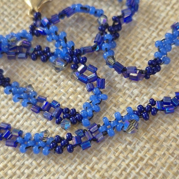 Elegant Blue Beaded Necklace - Picture 3 of 6